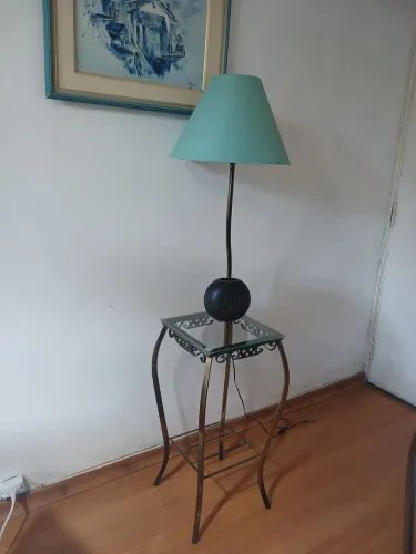 Mesa com abaju