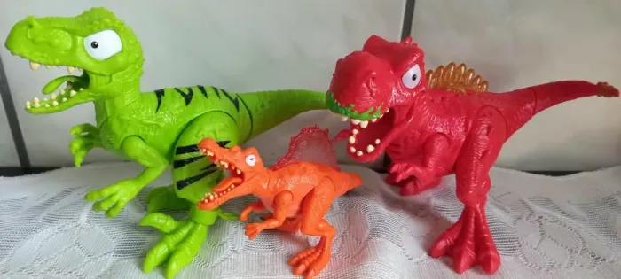 Kit com 3 lindos dunossauros