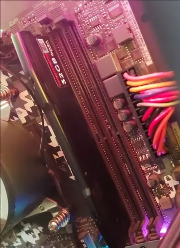 Memória RAM Westgate 32GB DDR4 3200MHz - Excelente Estado