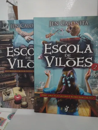 Livro escola de vilões 1 e 2