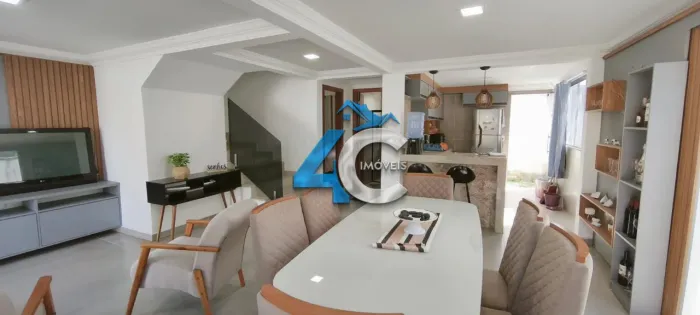 Duplex com 4 Quartos na Orla, Proximo a praia de Taperapuan.