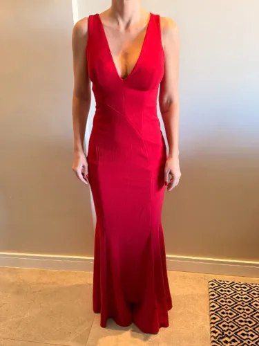 LINDO VESTIDO DE FESTA VERMELHO - USADO APENAS UMA VEZ !