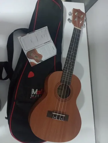 Ukulele concert shelby com capa e paleta