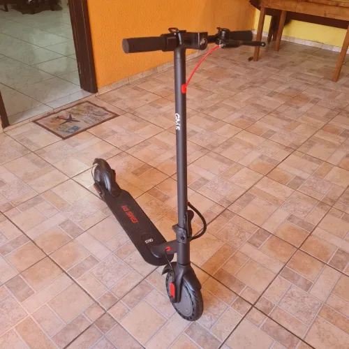Patinete Elétrico na Caixa Nunca Usado Com Capacete Adulto GM5 P1 Dobrável Preto
