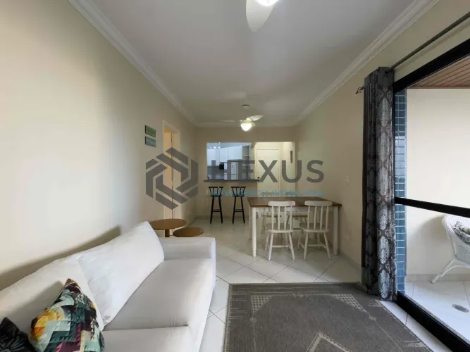 Apartamento com varanda e vista mar em prédio com lazer a uma quadra da Praia das Pitangue