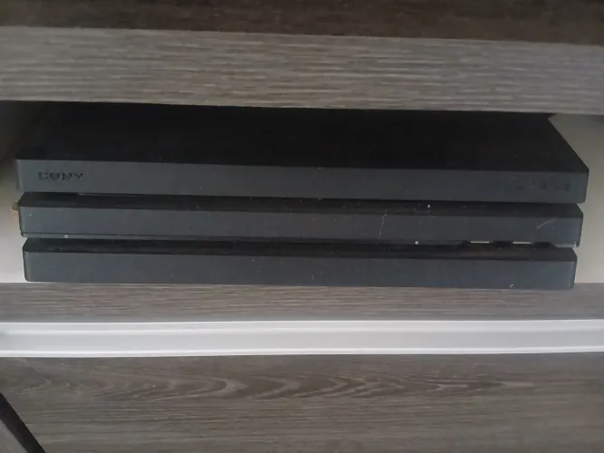 Vendo PS4 PRO DESBLOQUEADO COM 2 CONTROLES ORIGINAIS E MAIS 8 JOGOS DISCO 8 JOGOS DIGiTAIS