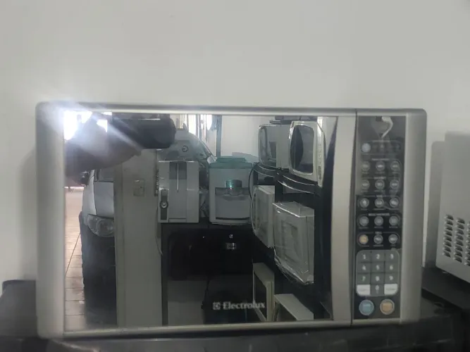Micro-ondas Electrolux 31L Espelhado Função gratinar