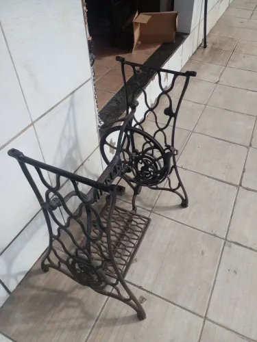 Pe de máquina Singer casa de abelha oportunidades