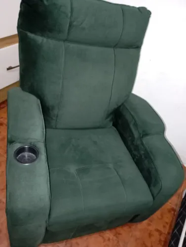 Poltrona reclinável do papai na cor verde muito linda e elegante.