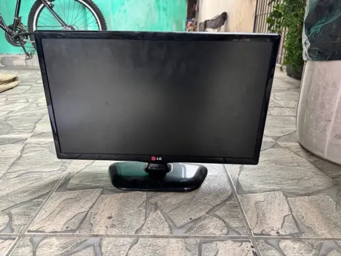 Monitor LG 22MT45D-PS funcionando, com fonte - sem controle