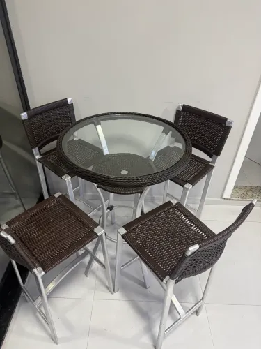 Conjunto Bistrô com Mesa Alta de Vidro + 4 Banquetas - Excelente Estado