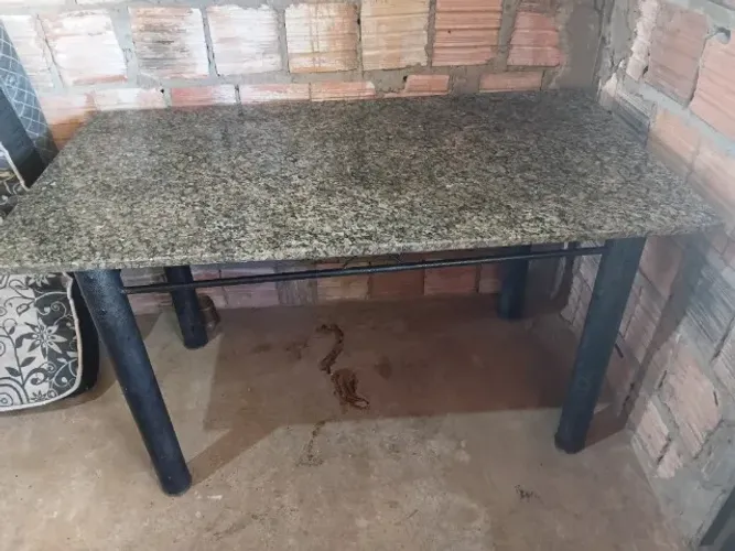 Mesa de mármore para 6 cadeiras
