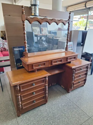 Penteadeira de madeira bem conservada entrego aproveita *