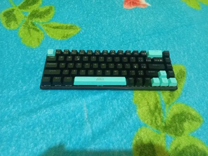 Vende-se esse teclado mecânico 65% switch marrom
