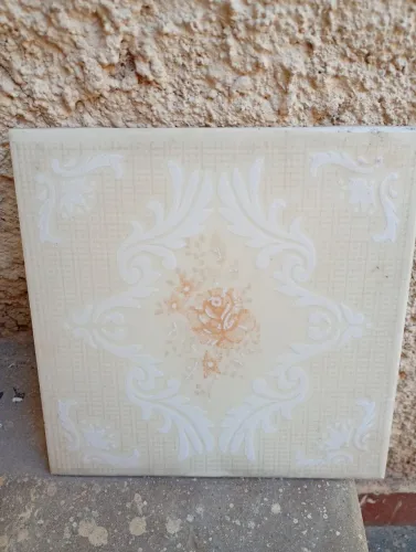 Azulejo antigo na caixa 15x15