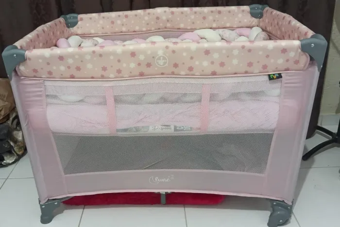 Berço Portátil e Desmontável Maxi Baby Lune até 15kg Rosa