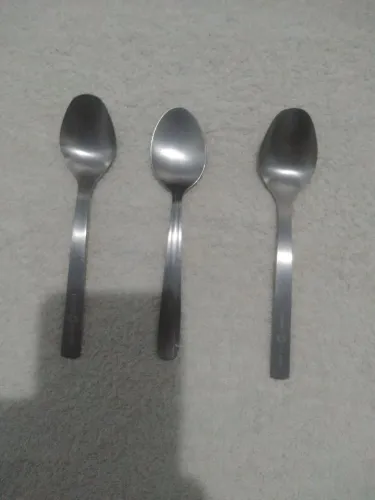 Item de colecionador. Vendo 3 colheres de aço. Duas da Transbrasil e uma da Vasp.