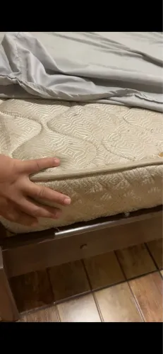 Cama de Casal com Colchão à Venda