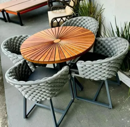 Mesa redonda com 6 cadeiras em corda naútica