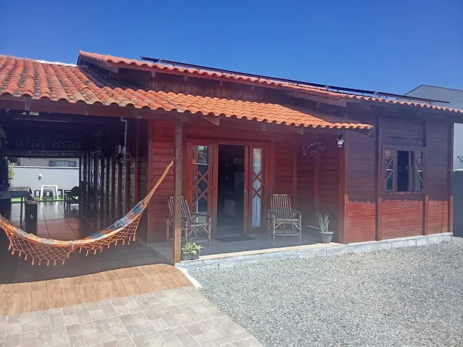 Vendo casa com piscina