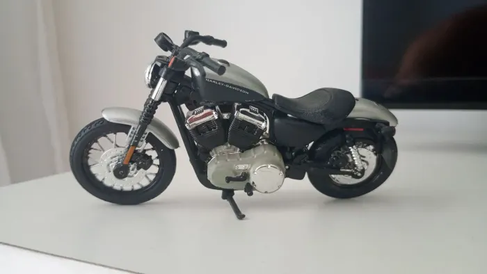 Motos colecionáveis Harley Davidson Maisto escala 1:18