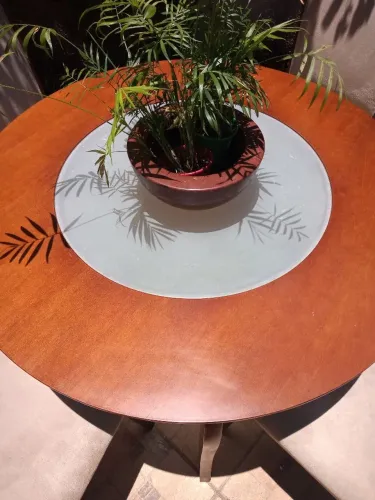 Mesa de jantar com 4 cadeiras