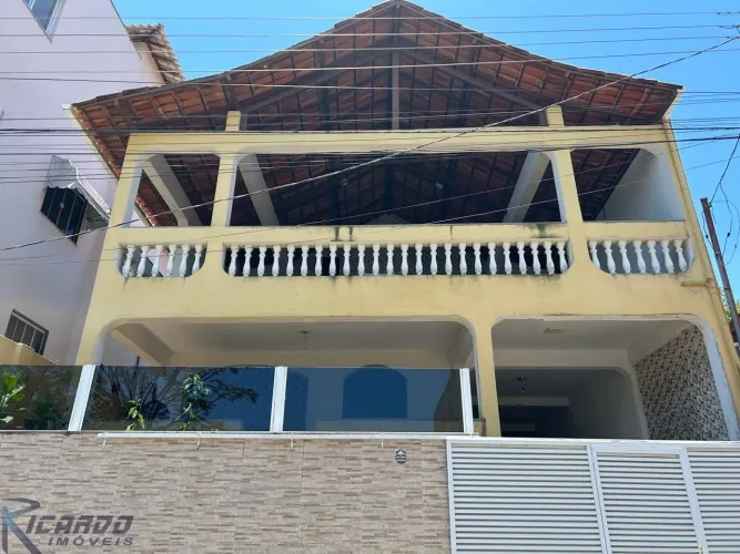Casa ampla, lugar tranquilo e valorizado! Perto da Praia Costa Azul. Oportunidade!