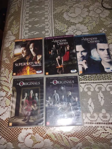 Vendo uma coleção de dvd de séries de filme