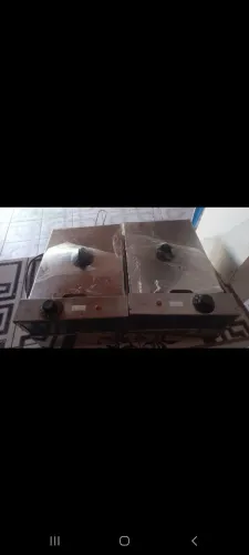 Vende-se fritadeira de duas cubas.