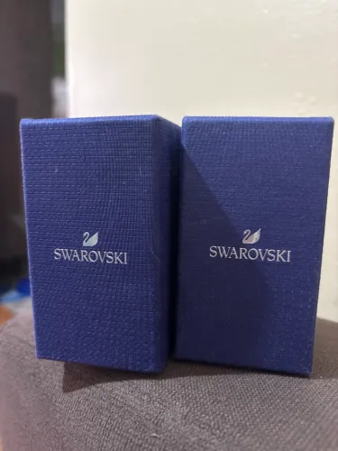2 caixas vazias SWAROVSKI originais - guarda pulseira.