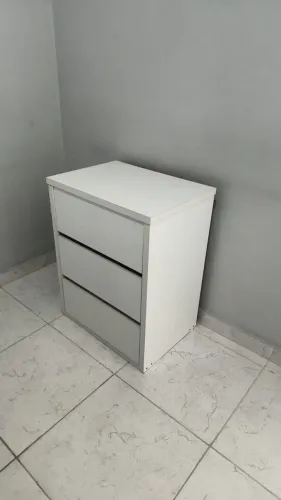 Mesa de cabeceira usada
