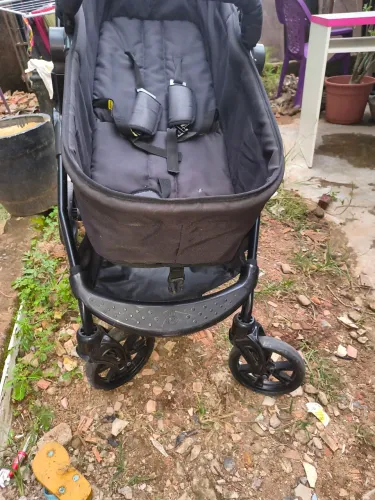 Carrinho de bebê Galzerano em ótimo estado