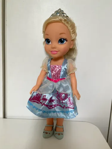 Boneca importada