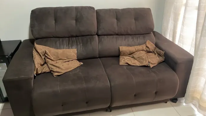 Vendo este sofá semi novo