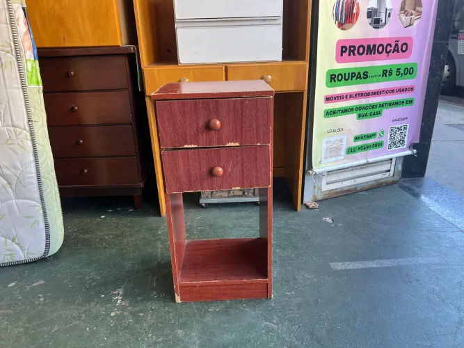 Mesa de Cabeceira com 2 Gavetas