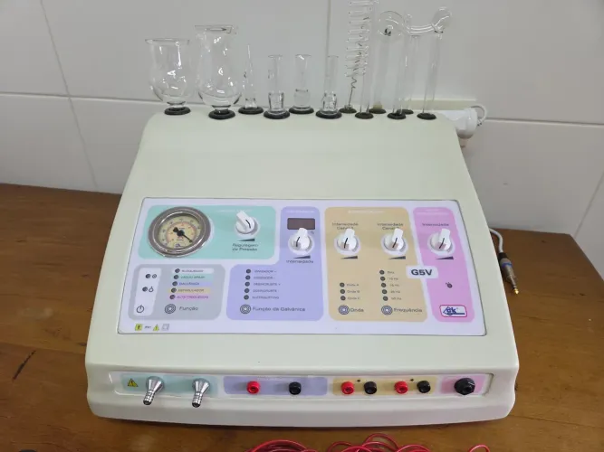 Gabinete Conjugado CK Gab 5V com Vácuo Facial e Corporal e Ventosa especial para extração.
