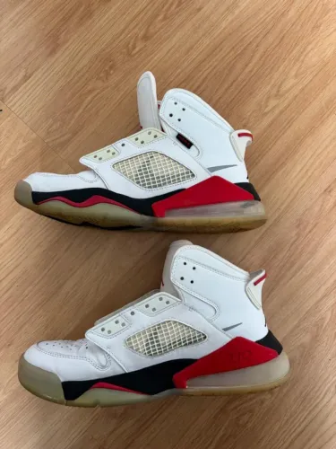 Tênis Air Jordan Mars 270 White Fire Red