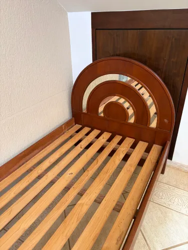Cama solteiro (madeira maciça)