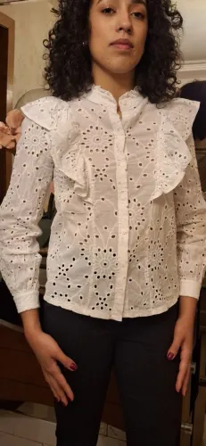 Blusa branca vazada