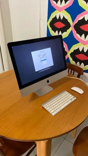 iMac 21.5? mid 2014 com Magic Mouse e o Teclado Apple originais sem fio