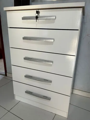 Cômoda 5 gavetas 1 com chave
