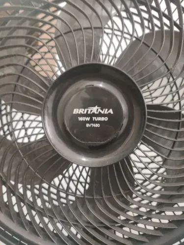 Vendo 2 ventiladores semi novos pouco tempo ambos são turbos com regulagem de altura