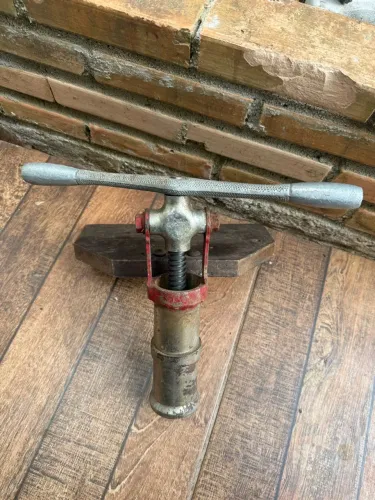 Máquina de fazer macarrão antiga