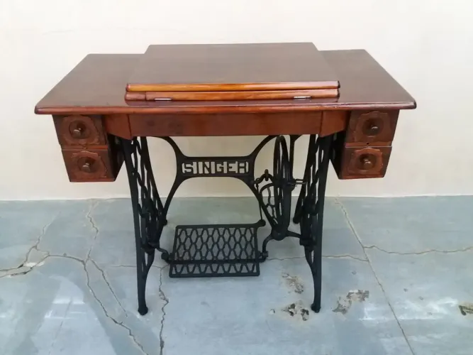 Máquina de Costura Singer