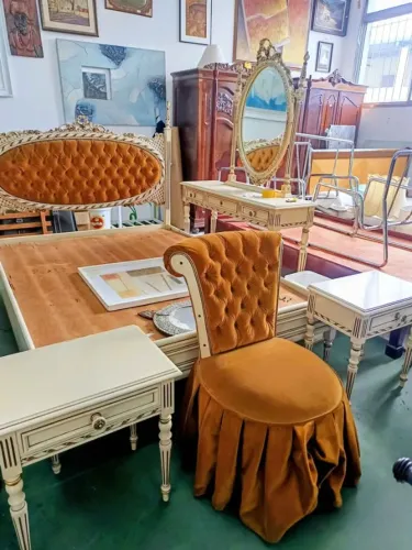 Conjunto de quarto é um exemplo clássico do estilo francês Luís XVI