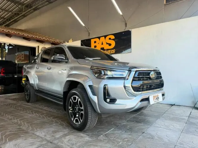 Toyota Hilux CD SRX Plus 4X4 2.8 TDI Die. Aut. 2024