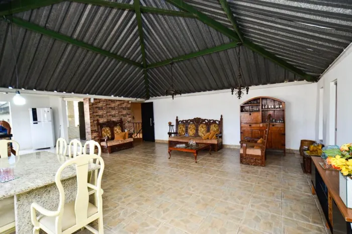 Casa à Venda - Sagrada Família, 3 Quartos, 300 m2