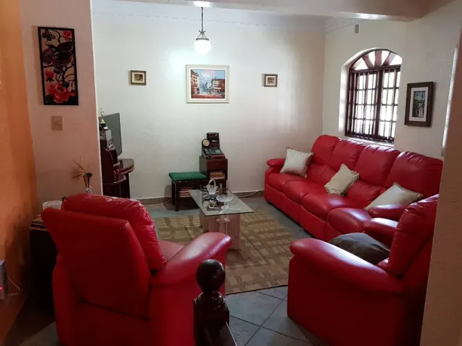Casa Espaçosa de Condomínio em Suzano!