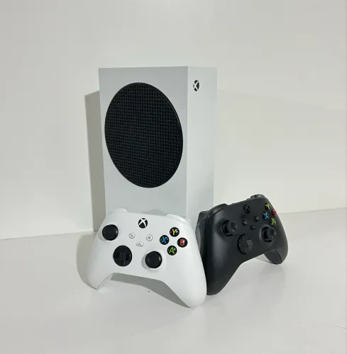 Vendo Xbox Series S / 512GB / 2 Controles