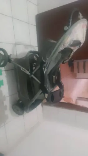 Vendo carrinho de bebê